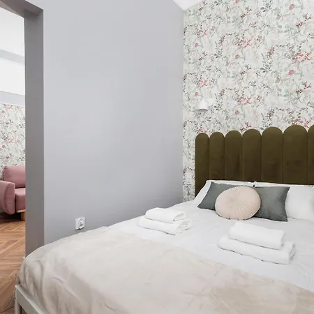 Krupnicza Modern Old Town - By Upstairs Cracovia