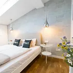 Krupnicza Modern Old Town - By Upstairs *